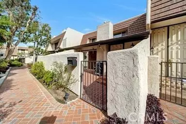 22283 Erwin St, Woodland Hills, CA 91367