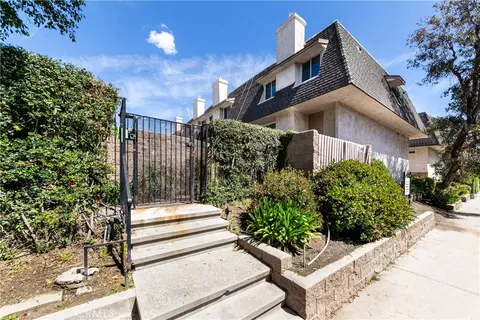 17949 Magnolia Blvd #9, Encino, CA 91316