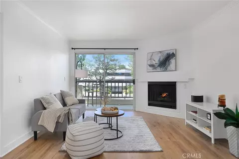 5540 Owensmouth Ave #221, Woodland Hills, CA 91367