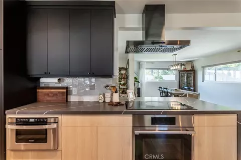 5752 Larryan Dr, Woodland Hills, CA 91367