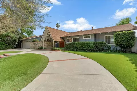 22440 Philiprimm St, Woodland Hills, CA 91367