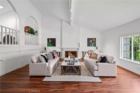 15604 Royal Oak Rd, Encino, CA 91436