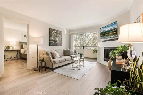 5550 Owensmouth Ave #119, Woodland Hills, CA 91367