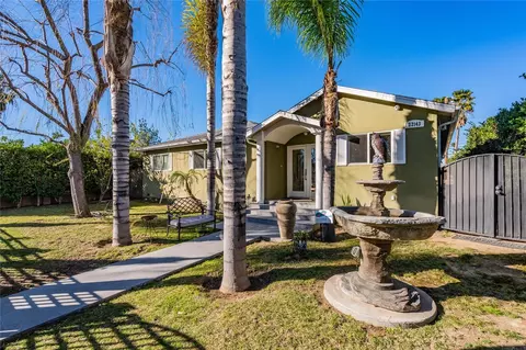 22143 Victory Blvd, Woodland Hills, CA 91303