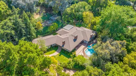 16105 Woodvale Rd, Encino, CA 91436