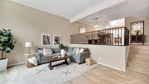 22247 Erwin St, Woodland Hills, CA 91367
