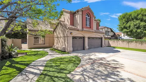5441 Fallbrook Ave, Woodland Hills, CA 91367