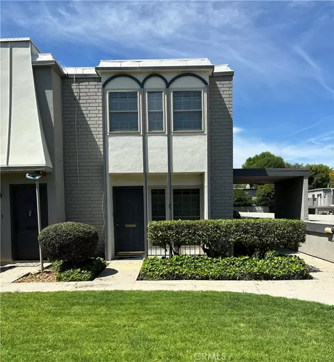 22045 Oxnard St, Woodland Hills, CA 91367