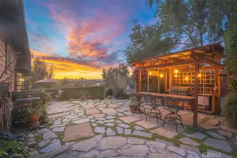 4715 Abargo St, Woodland Hills, CA 91364