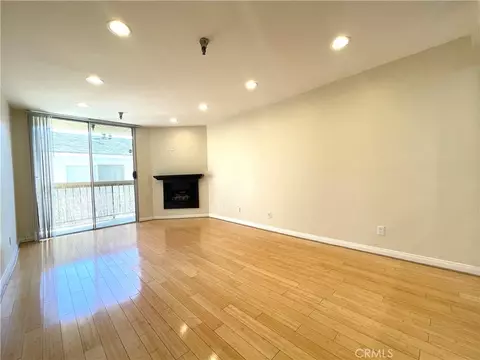 5143 Bakman Ave #204, North Hollywood, CA 91601