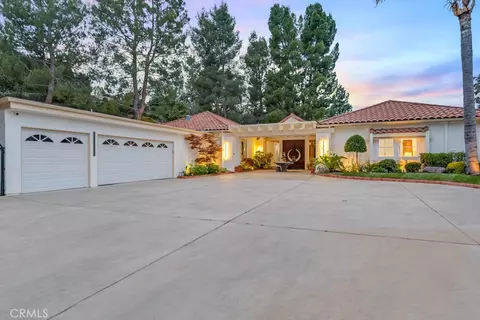 22680 Flamingo St, Woodland Hills, CA 91364