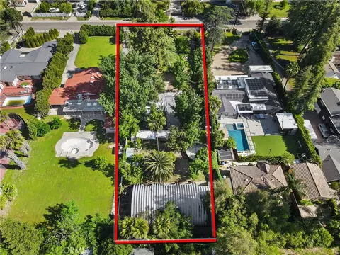23062 Oxnard St, Woodland Hills, CA 91367