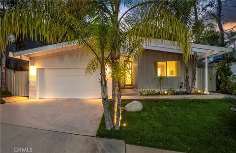 17131 Clemons Dr, Encino, CA 91436