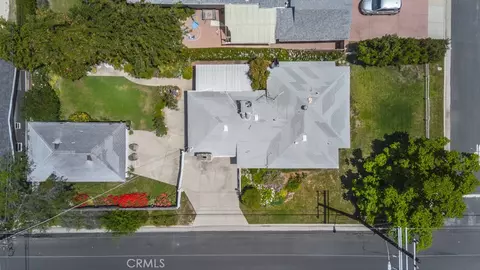 22457 Berdon St, Woodland Hills, CA 91367