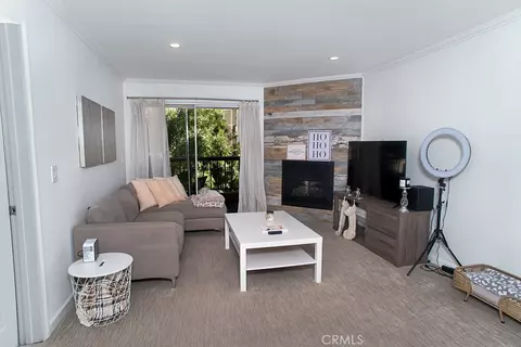 5500 Owensmouth Ave #213, Woodland Hills, CA 91367