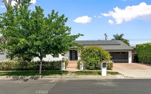 5934 Le Sage Ave, Woodland Hills, CA 91367