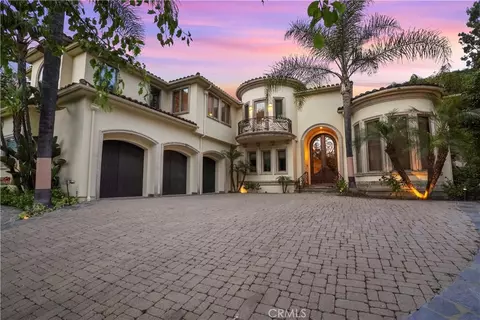 3836 Hayvenhurst Dr, Encino, CA 91436