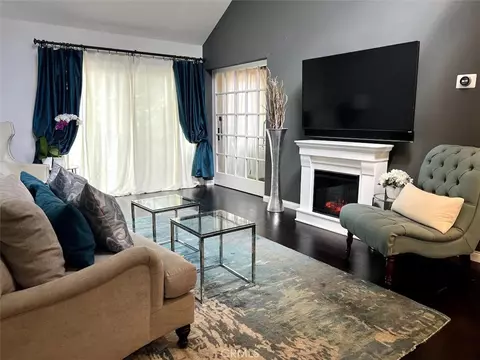 22330 Victory Blvd #306, Woodland Hills, CA 91367