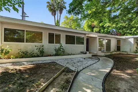 20255 Oxnard St, Woodland Hills, CA 91367