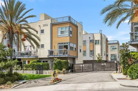 2753 Waverly Dr #604, Los Angeles, CA 90039