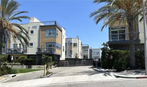 2753 Waverly Dr #906, Los Angeles, CA 90039
