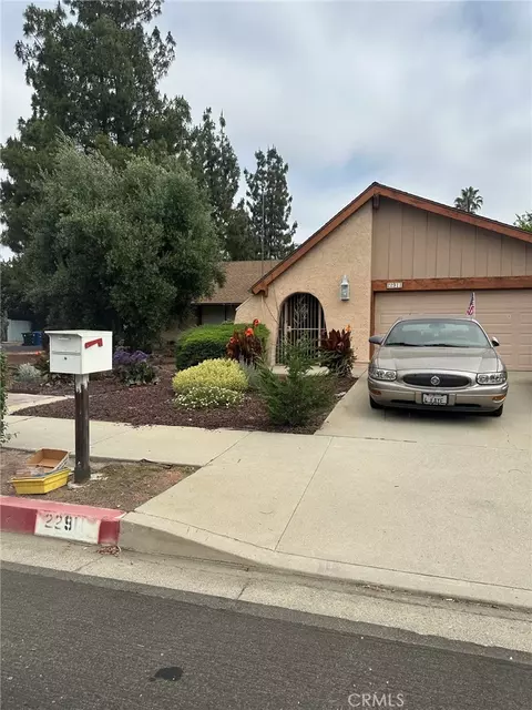 22911 Erwin St, Woodland Hills, CA 91367
