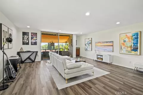 5215 Balboa Blvd #308, Encino, CA 91316