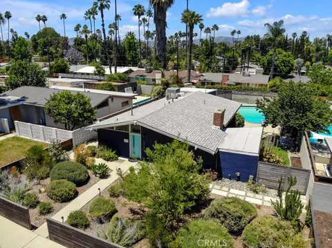 19739 Victory Blvd, Woodland Hills, CA 91367