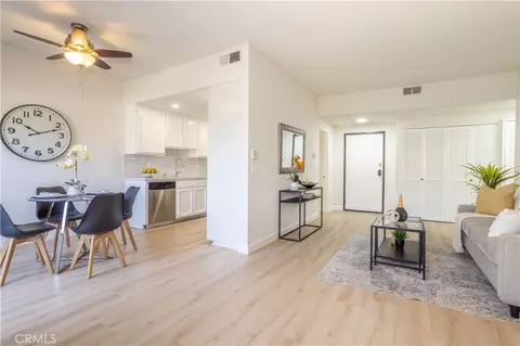 17914 Magnolia Blvd #205, Encino, CA 91316