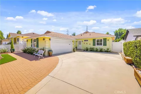 5233 Don Pio Dr, Woodland Hills, CA 91364