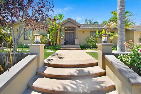 4153 Hayvenhurst Dr, Encino, CA 91436