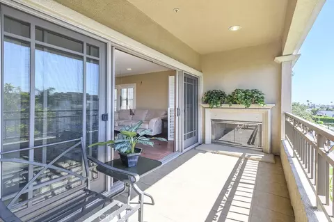 432 S Willaman Dr #402, Los Angeles, CA 90048