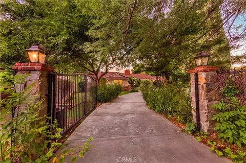 23067 Ostronic Dr, Woodland Hills, CA 91367