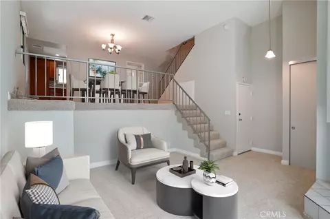 23007 Del Valle St, Woodland Hills, CA 91364