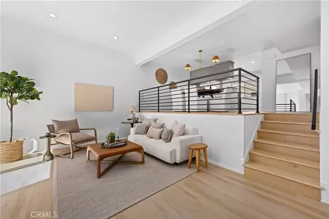 22203 Erwin St, Woodland Hills, CA 91367