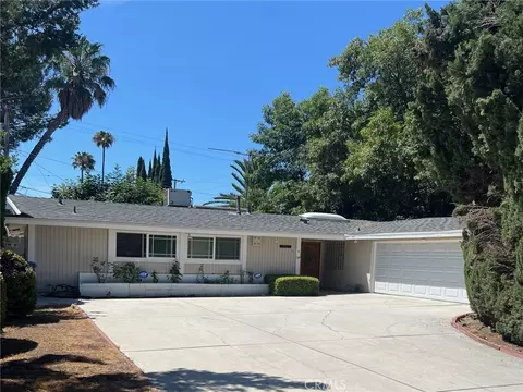 20872 Collins St, Woodland Hills, CA 91367