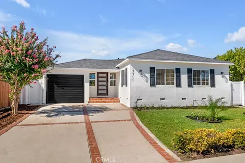 17711 Martha St, Encino, CA 91316