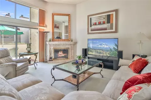 5800 Owensmouth Ave #17, Woodland Hills, CA 91367