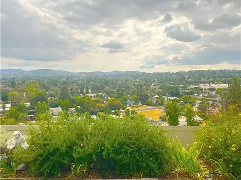 23506 Aetna St, Woodland Hills, CA 91367