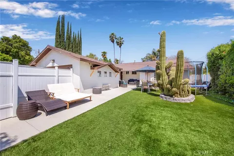 22931 Burbank Blvd, Woodland Hills, CA 91367