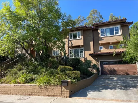16528 Academia Dr, Encino, CA 91436