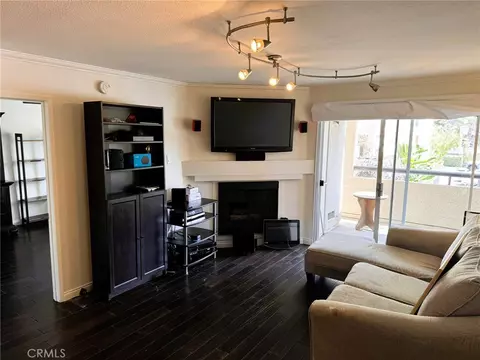 21520 Burbank Blvd #101, Woodland Hills, CA 91367