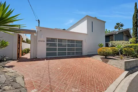20984 Bandera St, Woodland Hills, CA 91364