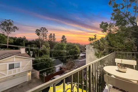 20915 Abalar St, Woodland Hills, CA 91364