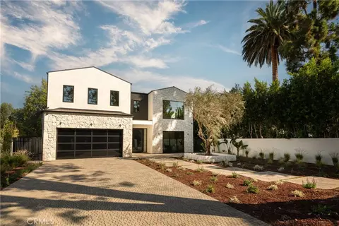 23317 Collins St, Woodland Hills, CA 91367