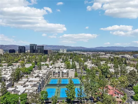 5530 Owensmouth Ave #110, Woodland Hills, CA 91367