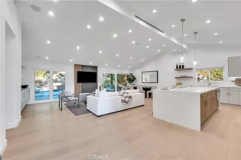 5615 Comanche Ave, Woodland Hills, CA 91367