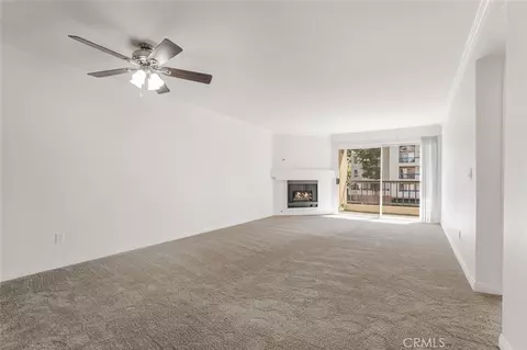5550 Owensmouth Ave #205, Woodland Hills, CA 91367
