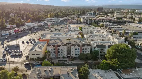 5135 Zelzah Ave #201, Encino, CA 91316