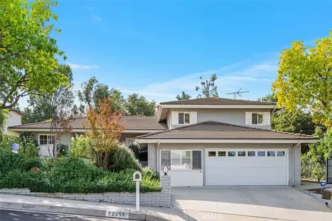 22558 Waterbury St, Woodland Hills, CA 91364
